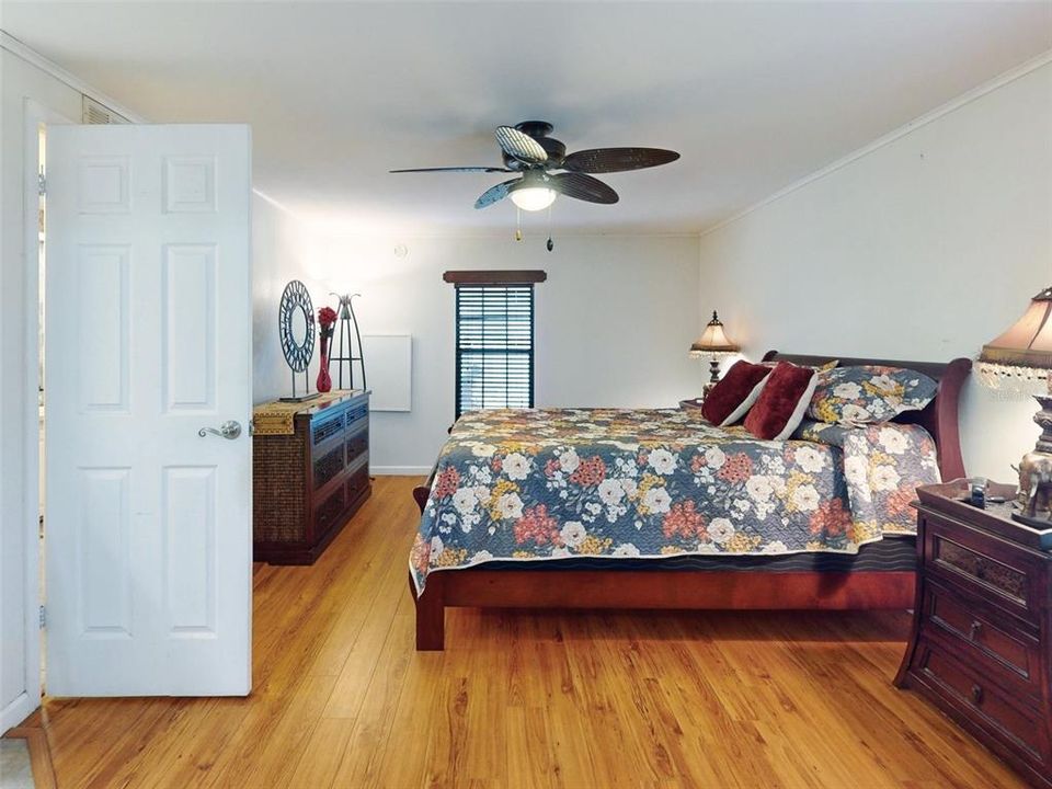 For Sale: $215,000 (2 beds, 2 baths, 1424 Square Feet)