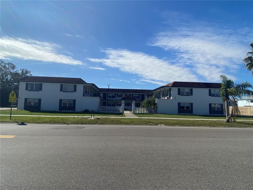 Recently Rented: $1,050 (1 beds, 1 baths, 450 Square Feet)