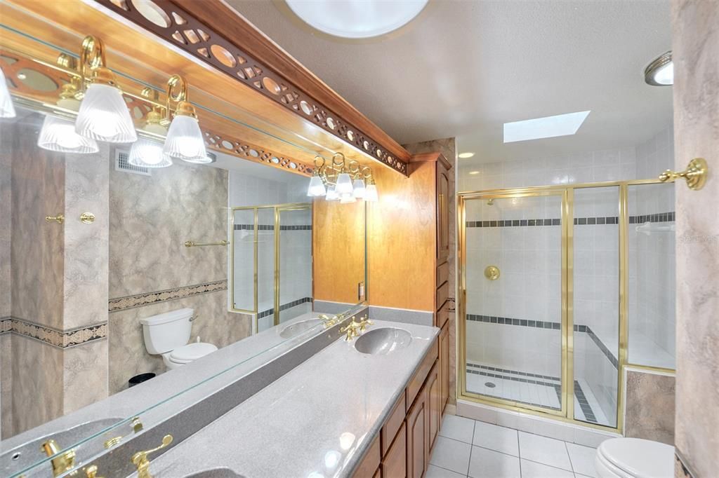 Недавно продано: $1,050,000 (4 спален, 4 ванн, 2457 Квадратных фут)
