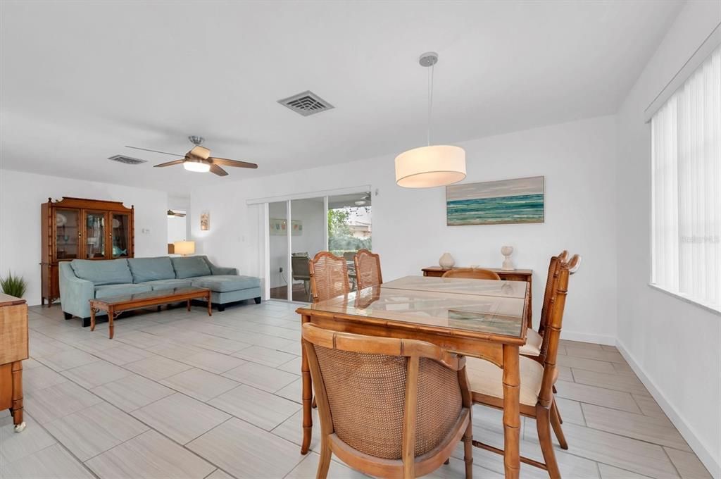 For Sale: $729,900 (2 beds, 2 baths, 1310 Square Feet)