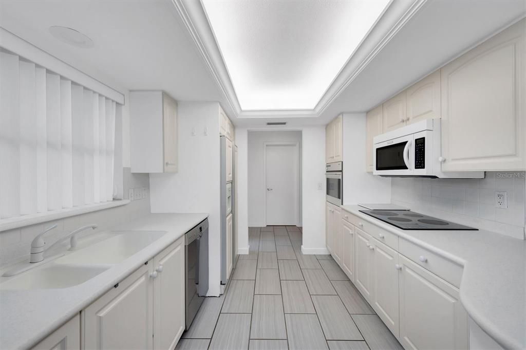 For Sale: $729,900 (2 beds, 2 baths, 1310 Square Feet)
