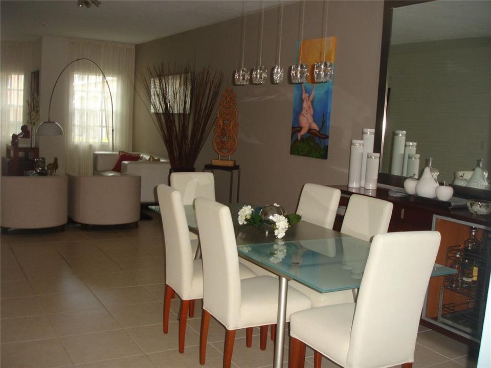 Activo con contrato: $475,000 (4 camas, 3 baños, 2462 Pies cuadrados)