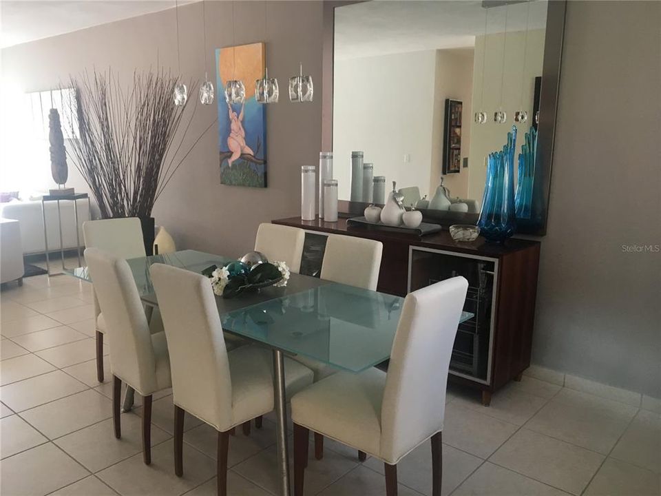 Activo con contrato: $475,000 (4 camas, 3 baños, 2462 Pies cuadrados)