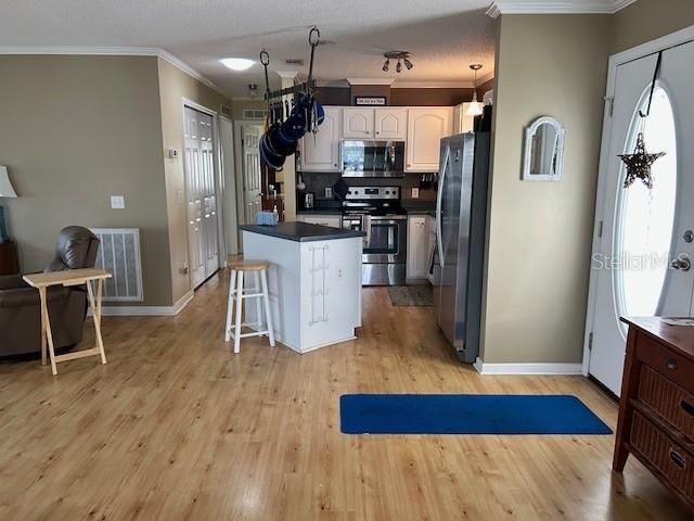 For Sale: $124,900 (2 beds, 2 baths, 1248 Square Feet)