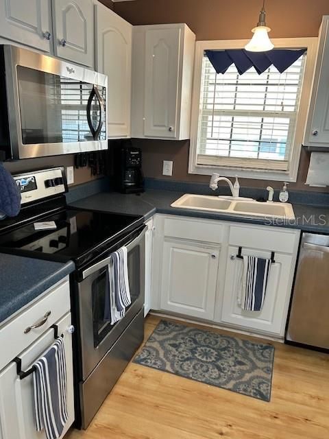 For Sale: $124,900 (2 beds, 2 baths, 1248 Square Feet)