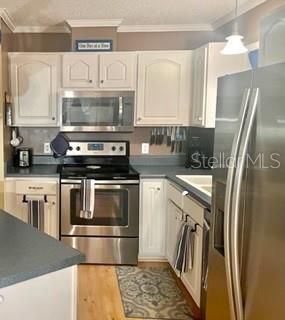 For Sale: $124,900 (2 beds, 2 baths, 1248 Square Feet)