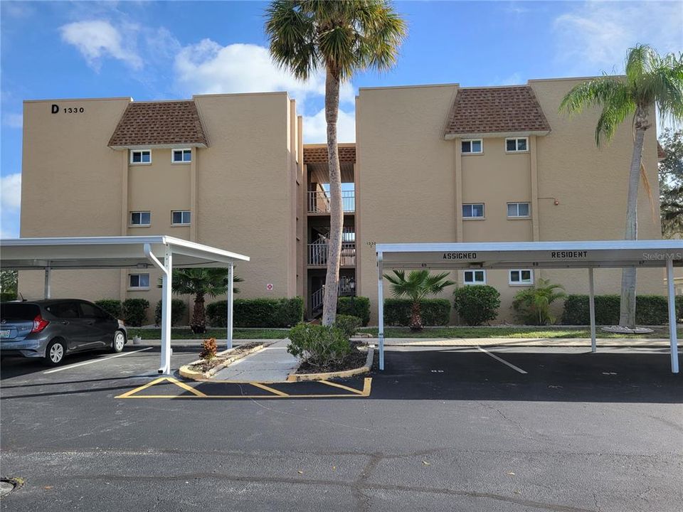 最近售出: $189,000 (2 贝兹, 2 浴室, 932 平方英尺)