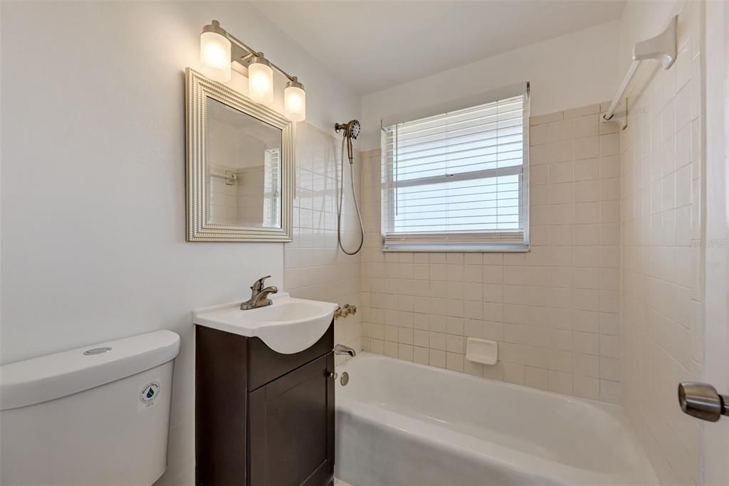Недавно арендовано: $1,400 (2 спален, 1 ванн, 800 Квадратных фут)