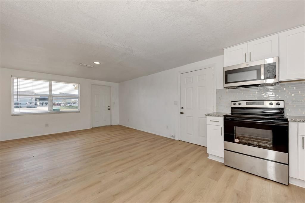 Recently Rented: $1,400 (2 beds, 1 baths, 800 Square Feet)