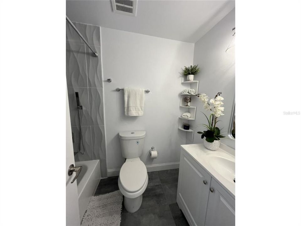 For Sale: $304,900 (4 beds, 2 baths, 1376 Square Feet)
