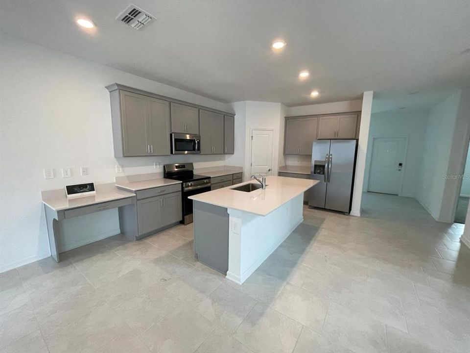 Active With Contract: $2,900 (5 beds, 3 baths, 2455 Square Feet)