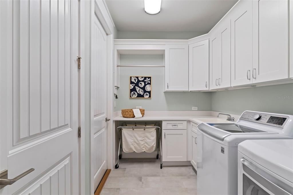 Recently Sold: $939,000 (3 beds, 2 baths, 2175 Square Feet)