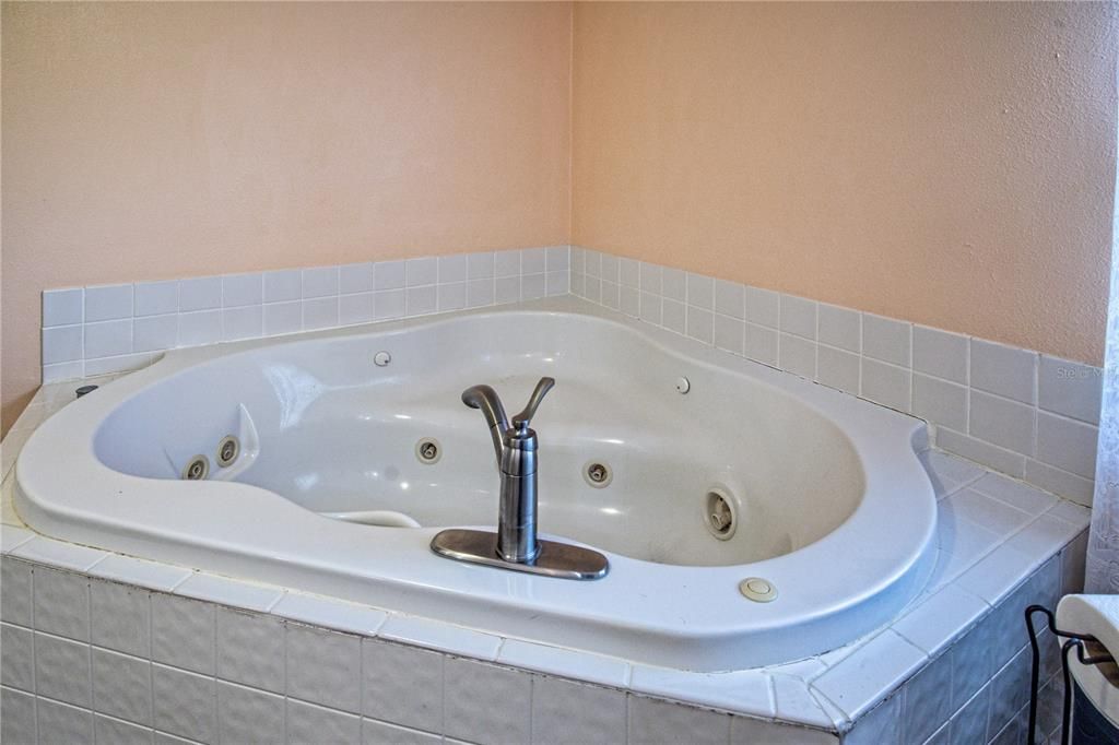Недавно продано: $330,000 (4 спален, 2 ванн, 1680 Квадратных фут)