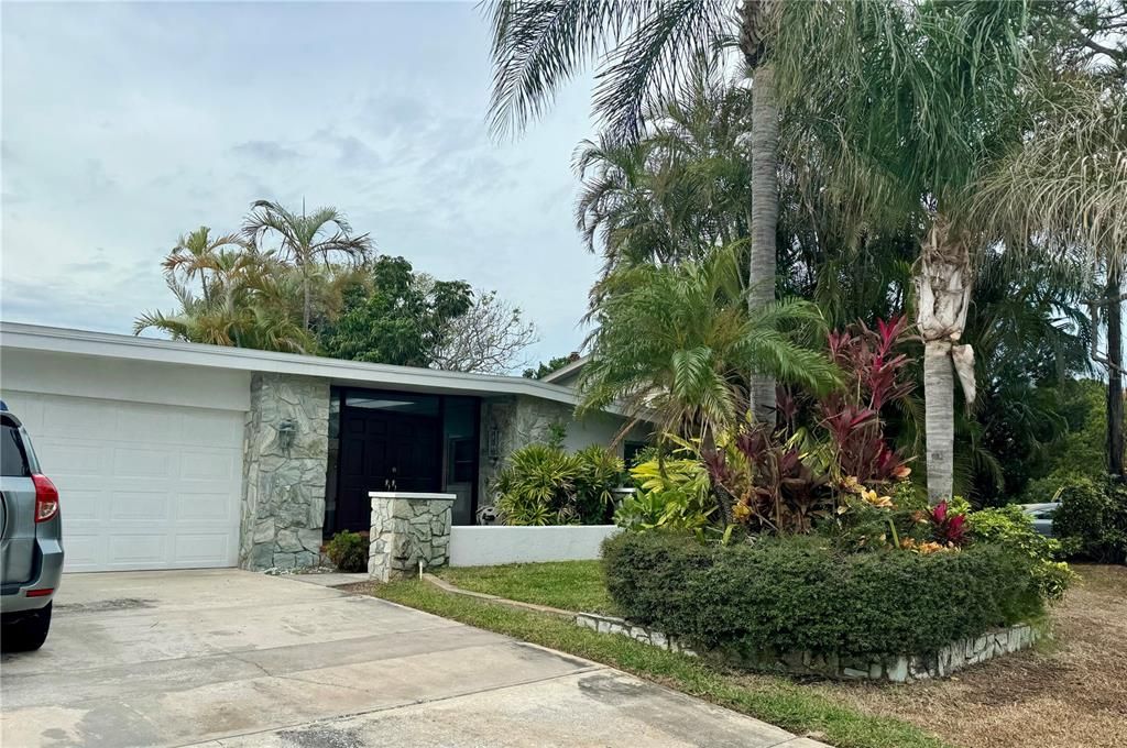 Recently Sold: $1,100,000 (3 beds, 2 baths, 2141 Square Feet)