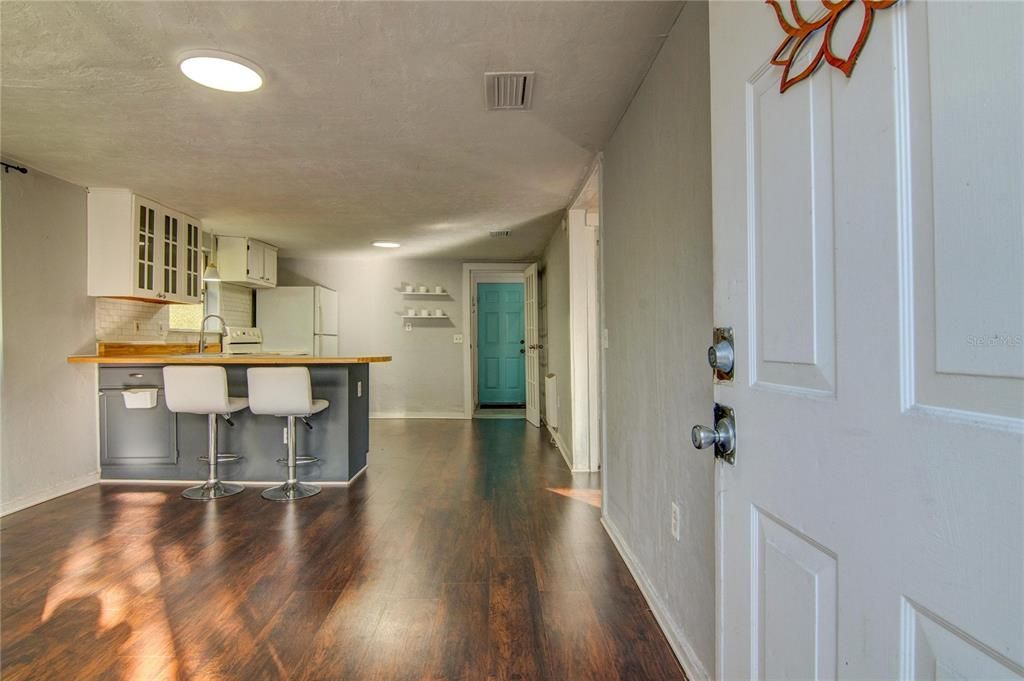Active With Contract: $139,990 (2 beds, 1 baths, 684 Square Feet)