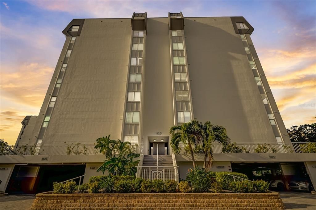 Recently Sold: $975,000 (2 beds, 2 baths, 1200 Square Feet)