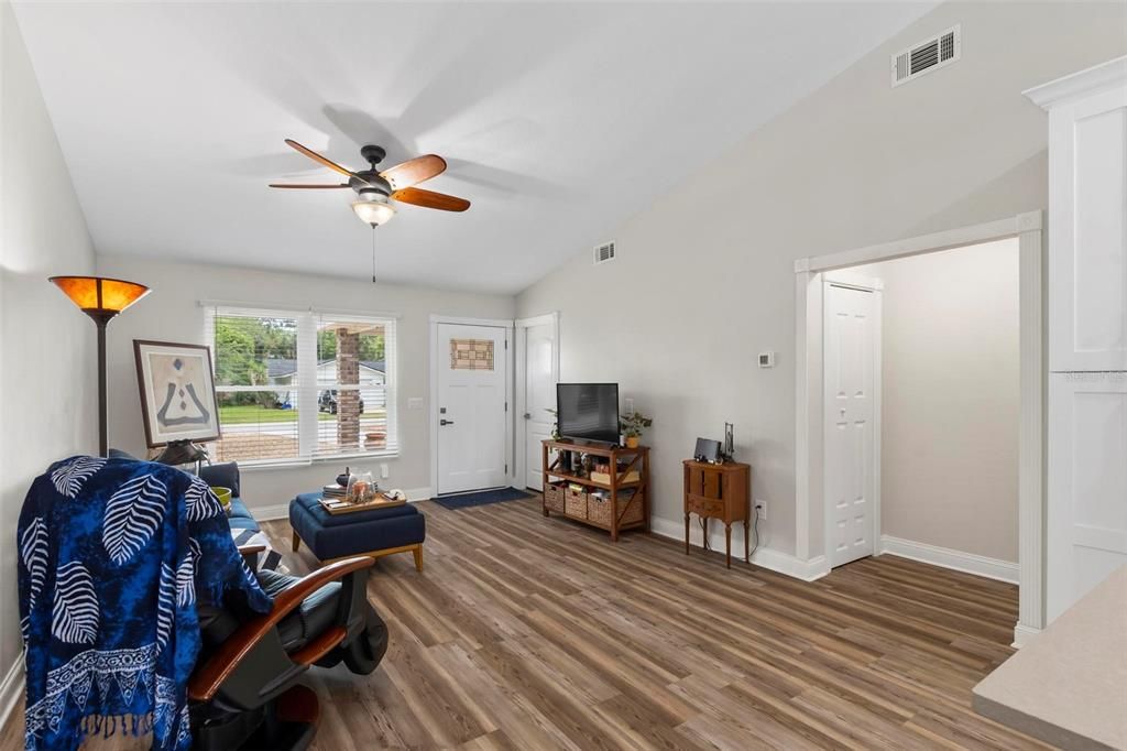 Active With Contract: $596,600 (3 beds, 2 baths, 1186 Square Feet)