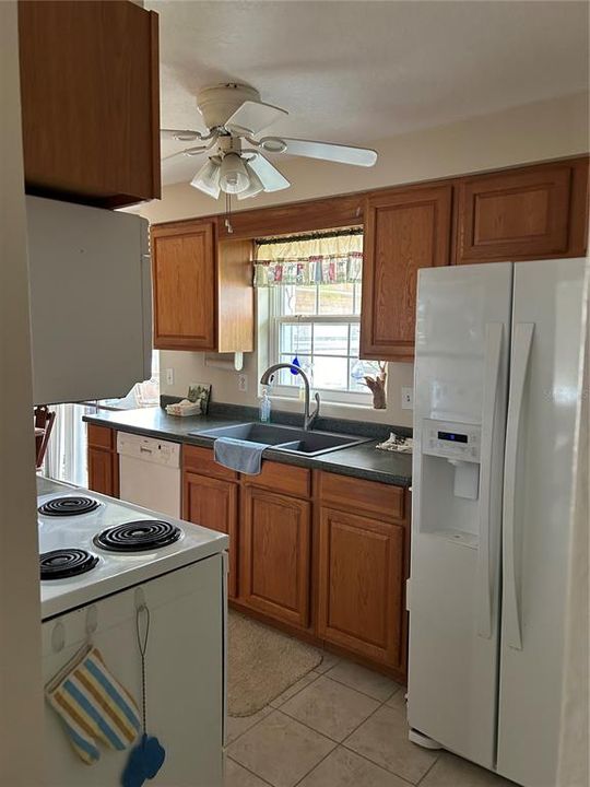 For Rent: $2,300 (2 beds, 1 baths, 836 Square Feet)
