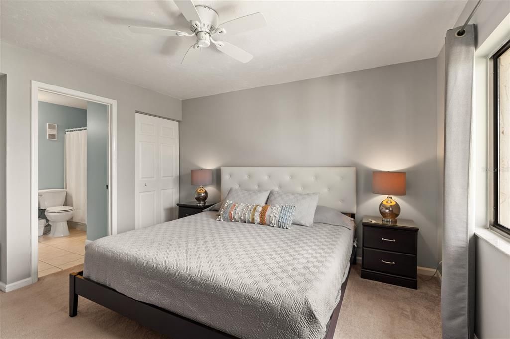 For Sale: $472,000 (2 beds, 2 baths, 878 Square Feet)