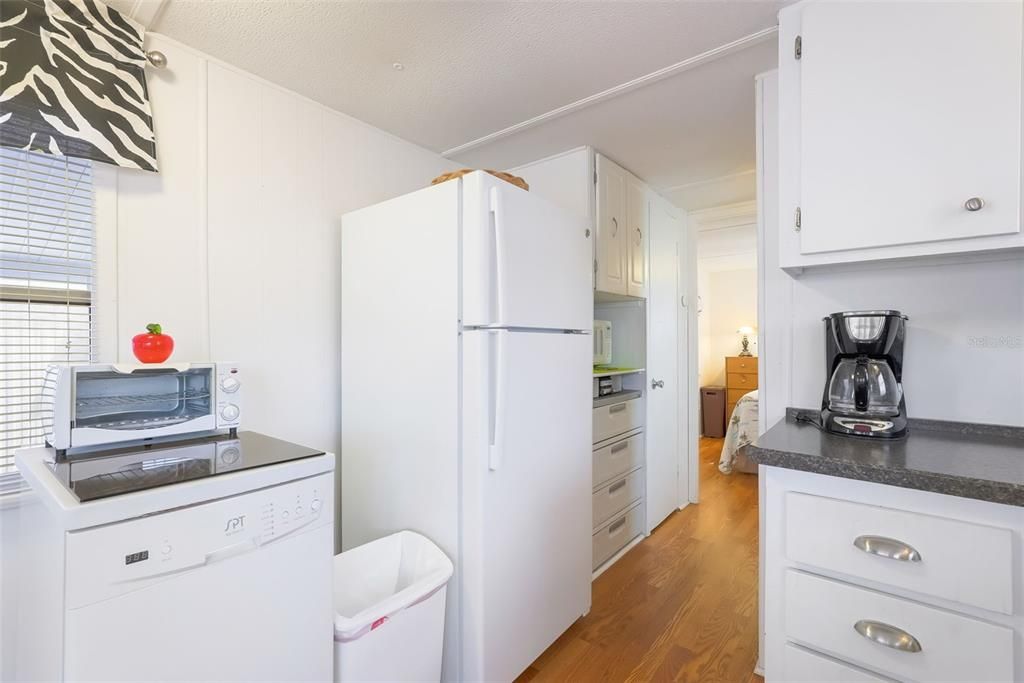 For Sale: $69,500 (1 beds, 1 baths, 384 Square Feet)