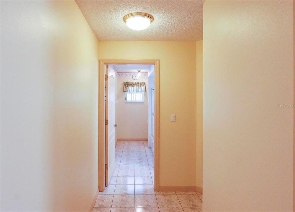 Vendido Recientemente: $429,900 (4 camas, 2 baños, 2431 Pies cuadrados)