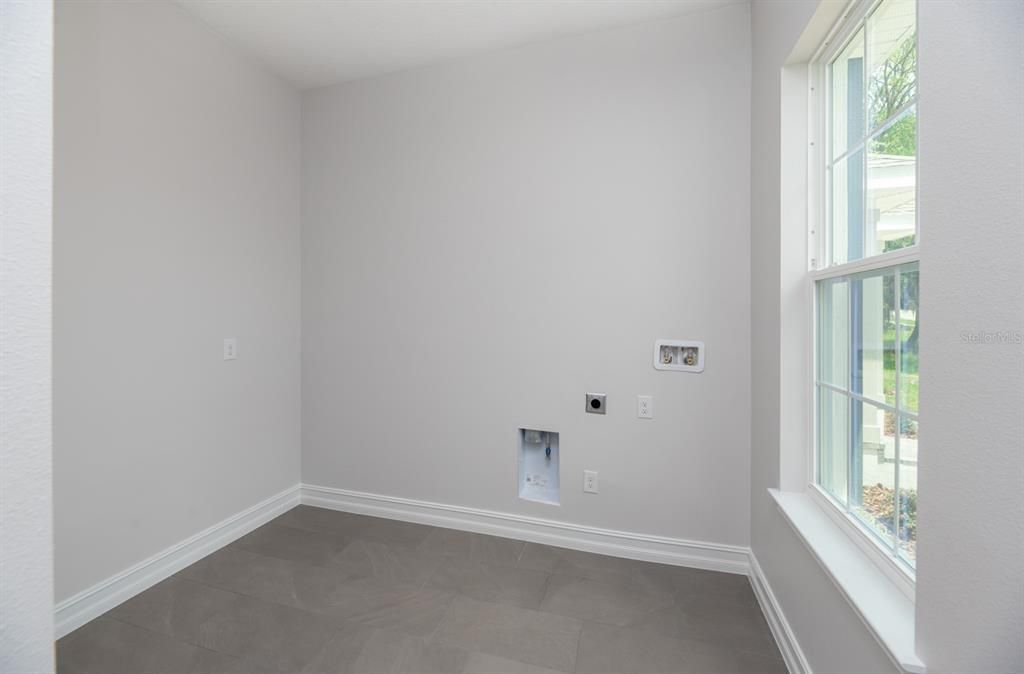 Active With Contract: $545,000 (3 beds, 3 baths, 2606 Square Feet)