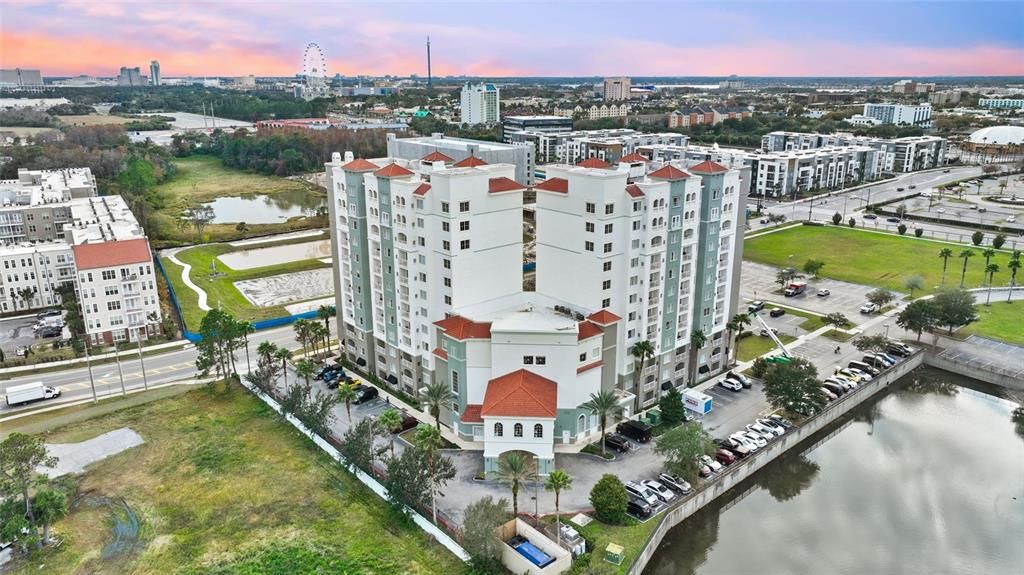 Active With Contract: $295,000 (2 beds, 2 baths, 1056 Square Feet)