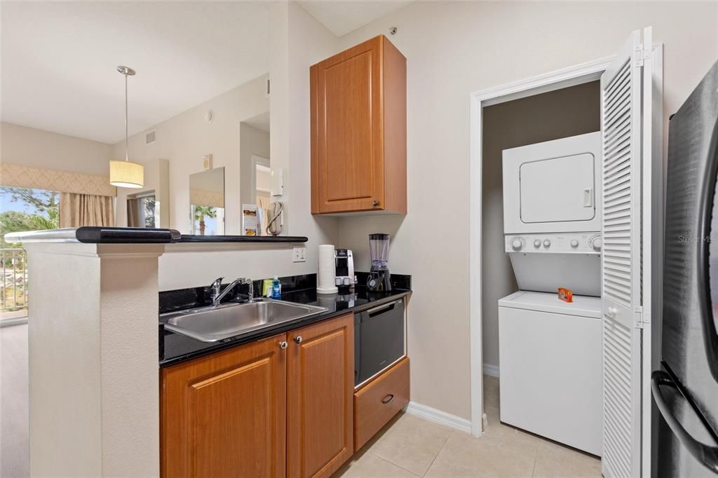 Active With Contract: $295,000 (2 beds, 2 baths, 1056 Square Feet)