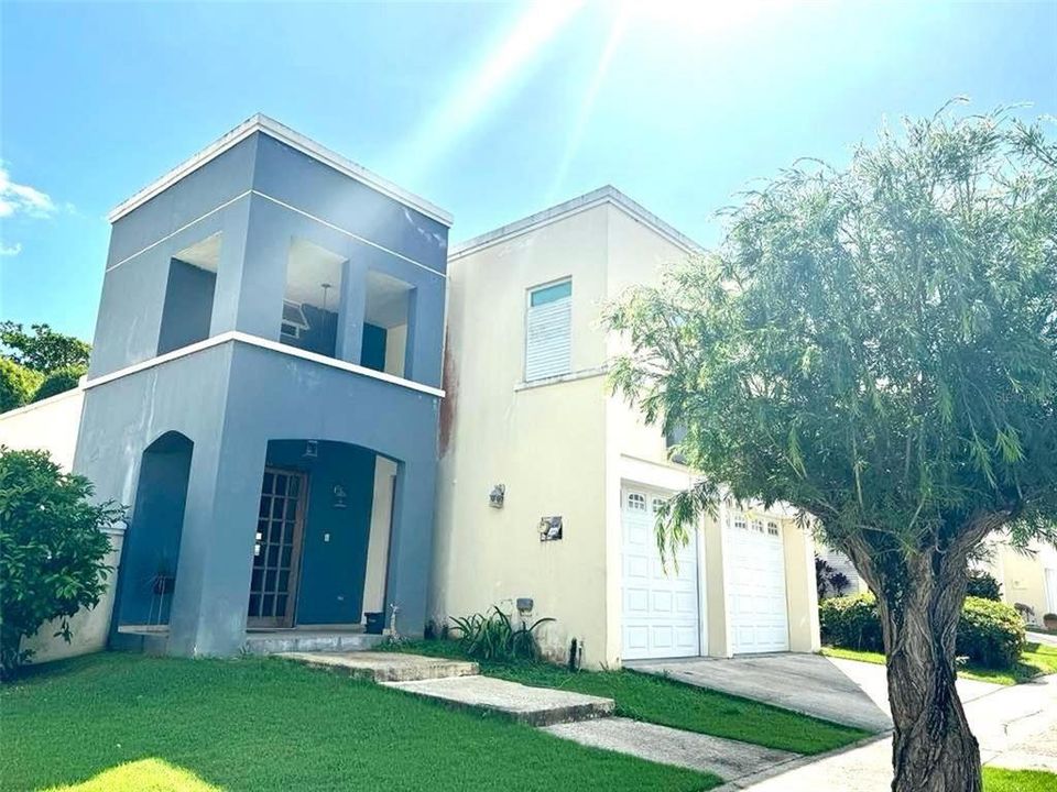 Vendido Recientemente: $369,000 (4 camas, 3 baños, 2250 Pies cuadrados)