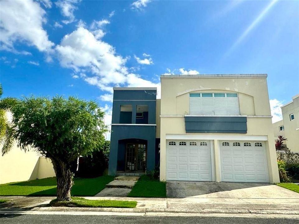 Vendido Recientemente: $369,000 (4 camas, 3 baños, 2250 Pies cuadrados)