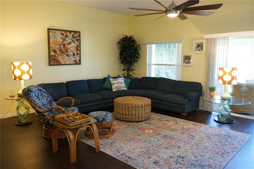 Active With Contract: $2,300 (2 beds, 2 baths, 1362 Square Feet)