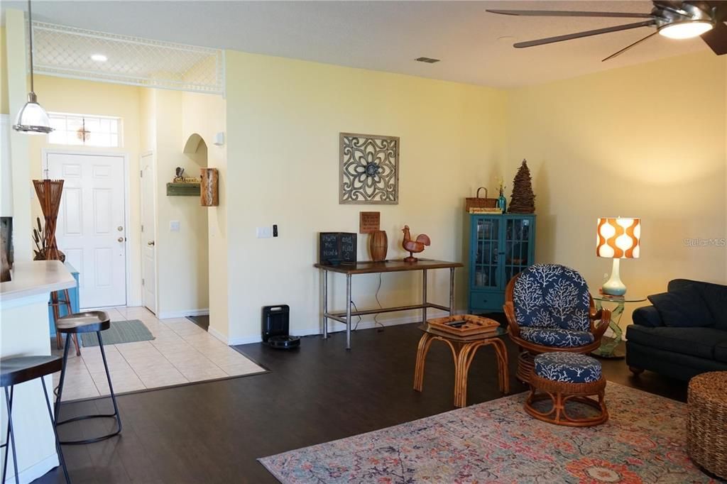 Active With Contract: $2,300 (2 beds, 2 baths, 1362 Square Feet)