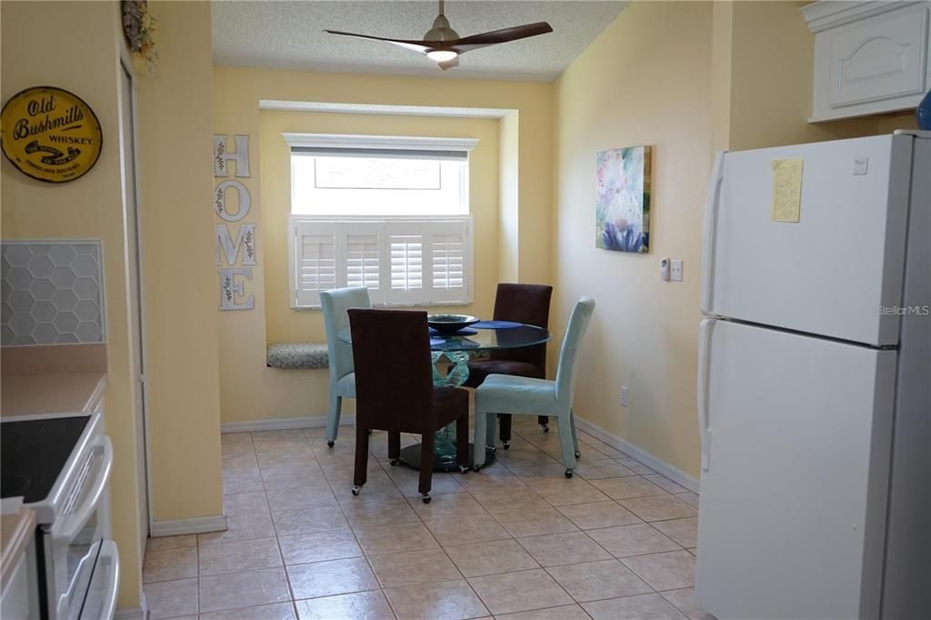 Active With Contract: $2,300 (2 beds, 2 baths, 1362 Square Feet)