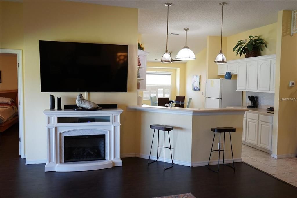 Active With Contract: $2,300 (2 beds, 2 baths, 1362 Square Feet)