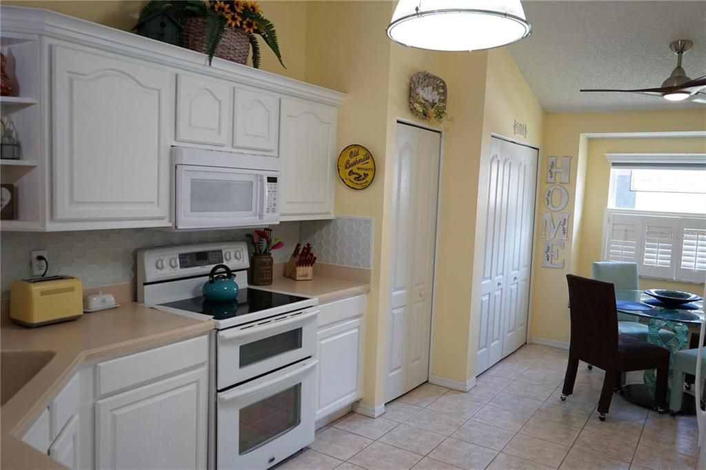 Active With Contract: $2,300 (2 beds, 2 baths, 1362 Square Feet)