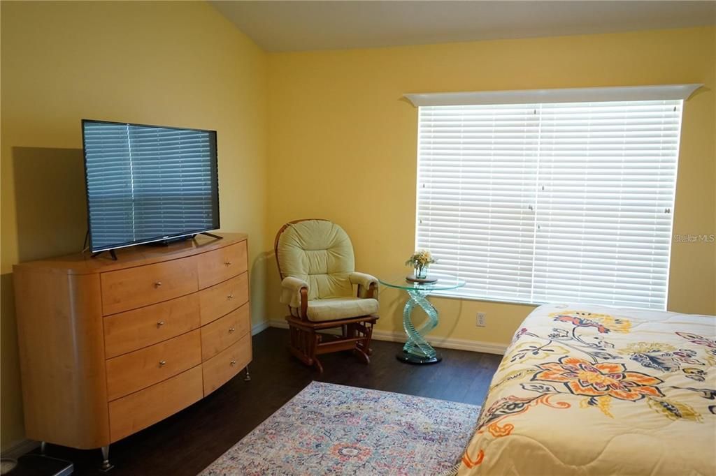 Active With Contract: $2,300 (2 beds, 2 baths, 1362 Square Feet)