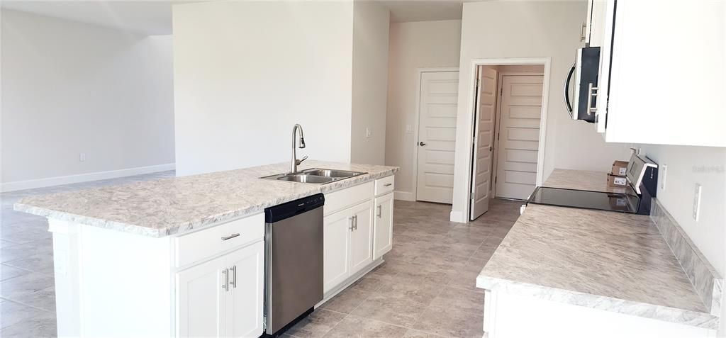 For Sale: $381,967 (4 beds, 2 baths, 2405 Square Feet)