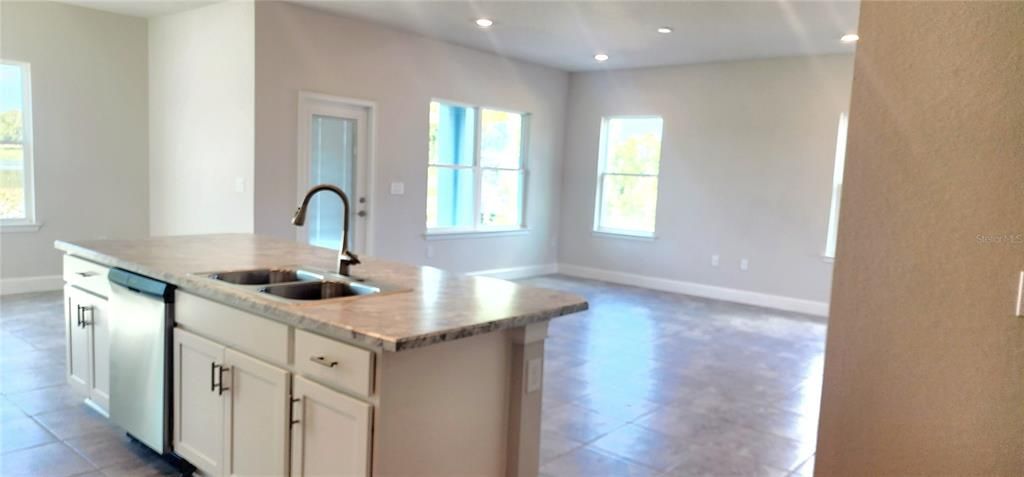 For Sale: $381,967 (4 beds, 2 baths, 2405 Square Feet)