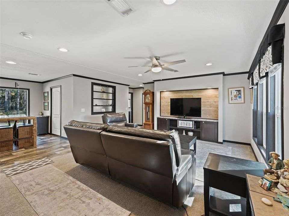 Recently Sold: $850,000 (3 beds, 2 baths, 1534 Square Feet)