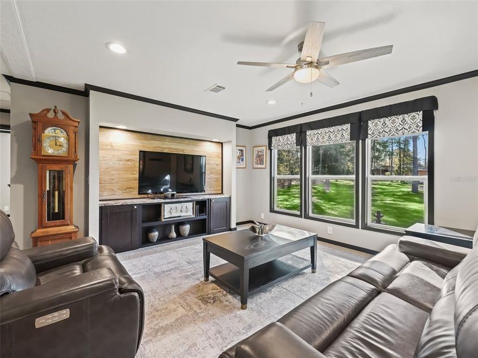 Recently Sold: $850,000 (3 beds, 2 baths, 1534 Square Feet)