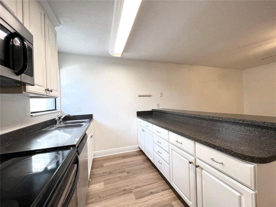 For Sale: $95,000 (2 beds, 1 baths, 876 Square Feet)