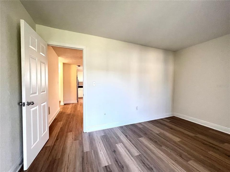 For Sale: $95,000 (2 beds, 1 baths, 876 Square Feet)