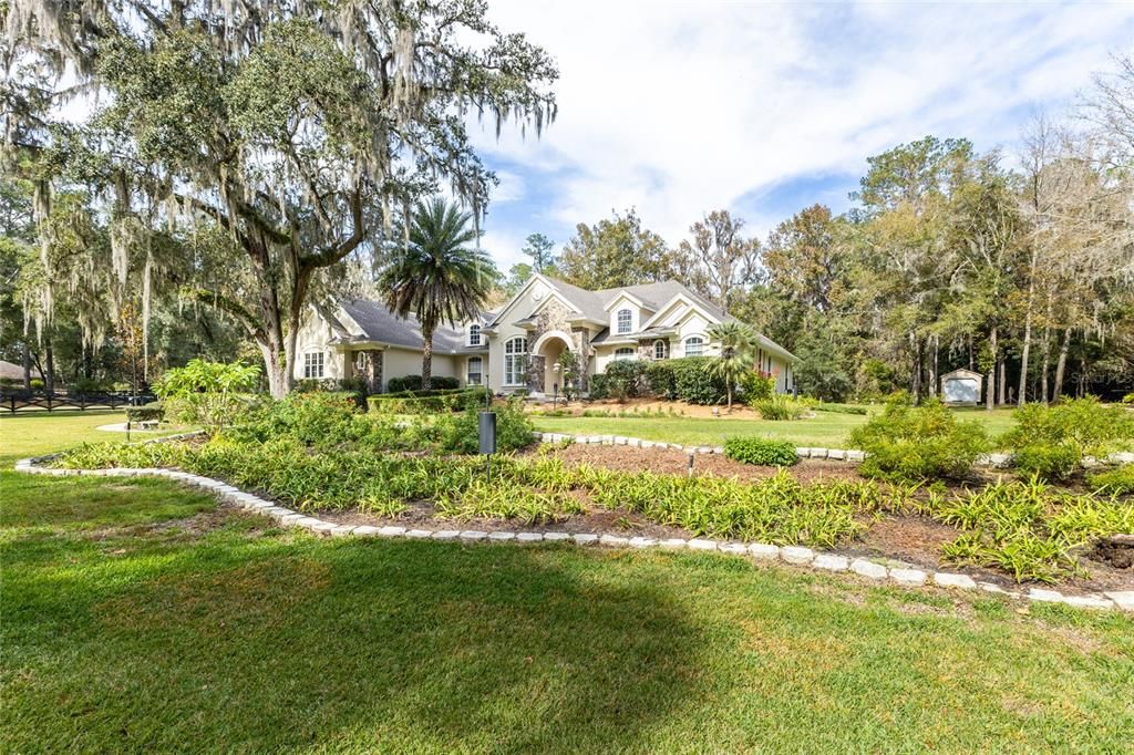Active With Contract: $1,095,000 (5 beds, 4 baths, 3986 Square Feet)