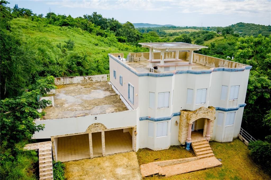 Recently Sold: $429,000 (8 beds, 5 baths, 4426 Square Feet)