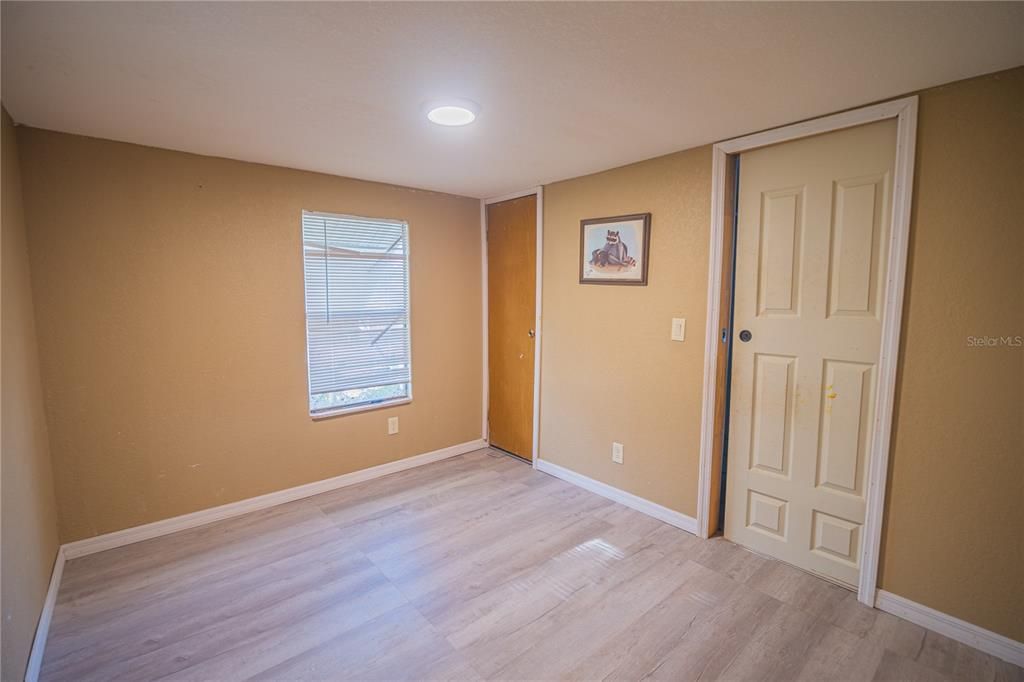 For Sale: $135,000 (3 beds, 2 baths, 924 Square Feet)