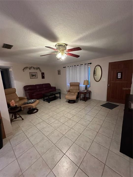 For Sale: $378,200 (2 beds, 1 baths, 836 Square Feet)