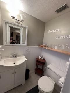 For Sale: $378,200 (2 beds, 1 baths, 836 Square Feet)