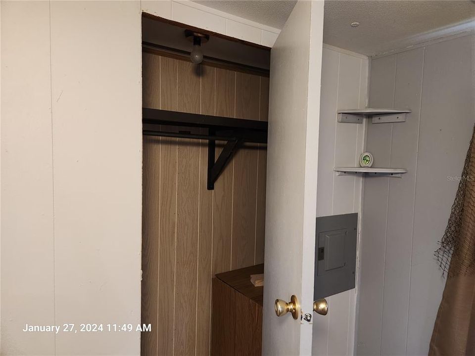 For Sale: $109,000 (2 beds, 1 baths, 672 Square Feet)