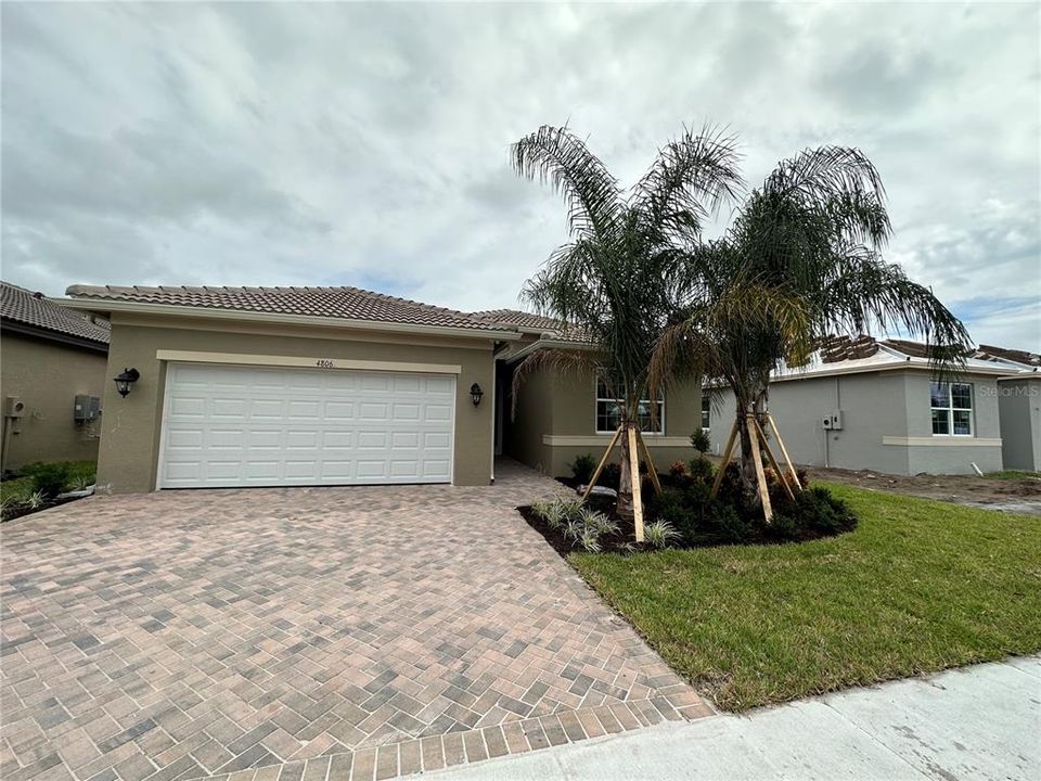 Recently Sold: $565,391 (3 beds, 2 baths, 1954 Square Feet)