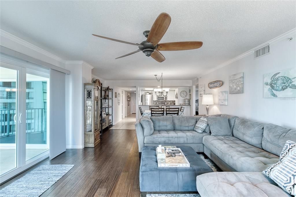 Active With Contract: $472,500 (3 beds, 2 baths, 1843 Square Feet)